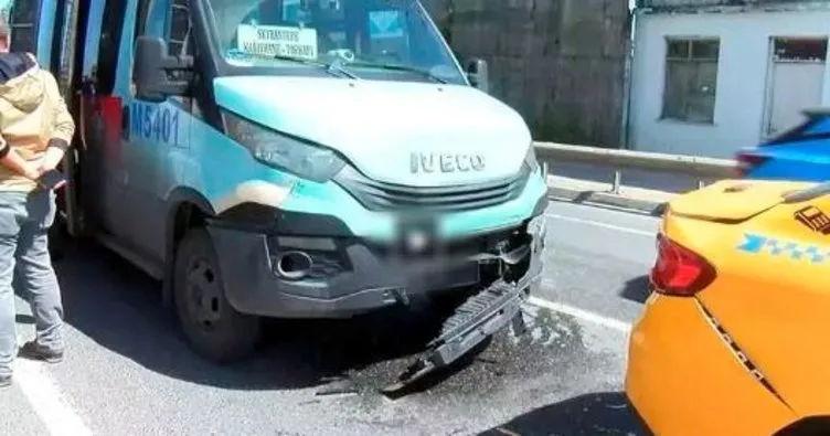 Minibüs taksiye arkadan çarptı: 5 yolcu yaralandı