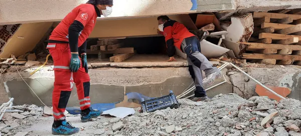 İzmir depreminden SON DAKİKA: Prof. Dr. Ercan İzmir depremi sonrasında 150 kilometrelik kritik bölgeyi açıkladı: