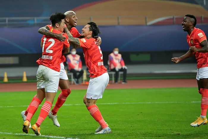 son-dakika-super-ligde-talisca-bombasi-beklenen-haber-geldi-1637748518483.jpg