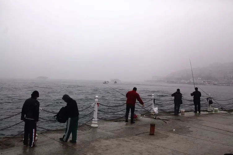 İstanbul’da sis hayatı felç etti
