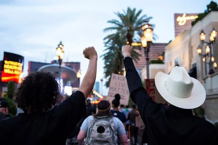 ABD'de George Floyd'un öldürülmesinin ardından başlayan protestolar hızla yayılıyor! Çok sayıda ülkeye sıçradı