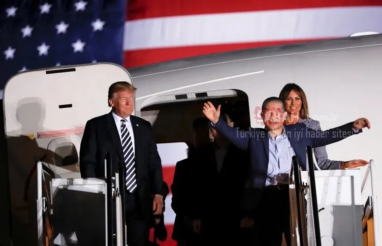 Trump çifti ülkelerine dönen ABD vatandaşlarını karşıladı!