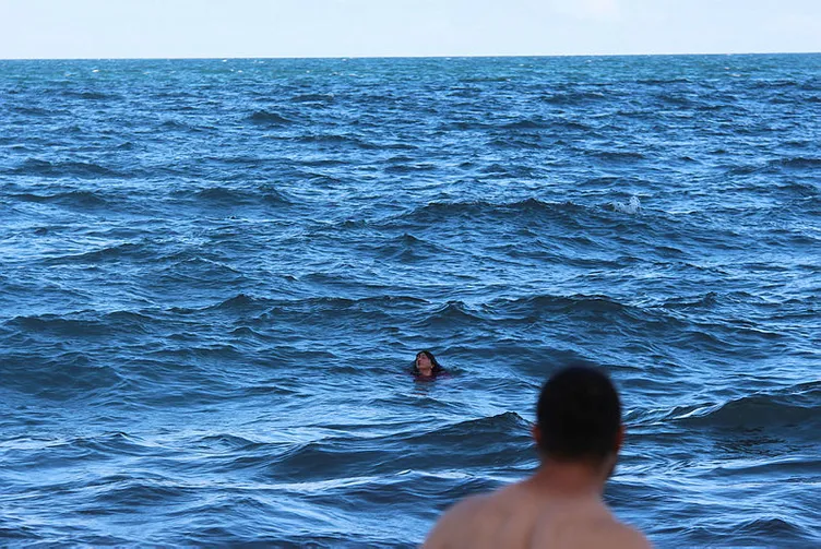 Psikolojik tedavi gördüÄü iddia edilen kadın Trabzon'da buz gibi suya atladı!