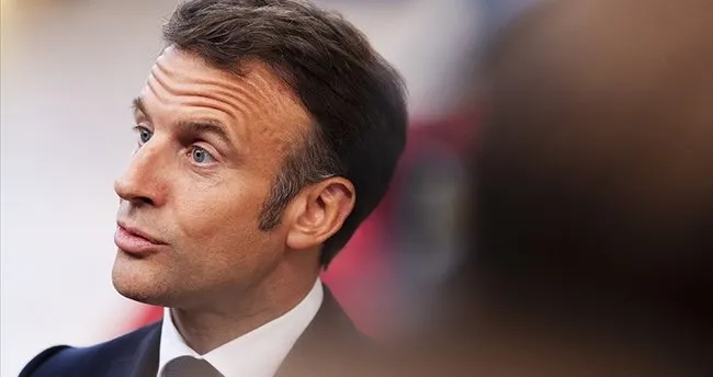 Macron İslam karşıtı abaya yasağını savundu Macron İslam karşıtı abaya yasağını savundu