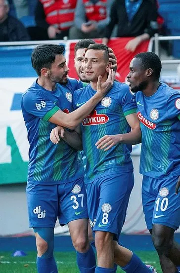 Çaykur Rizespor, 5 gollü maçta Başakşehir’i yıktı!