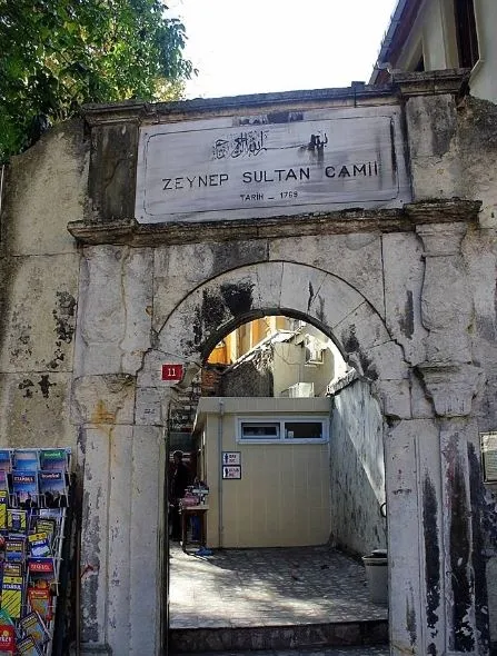 11-yildir-ibadete-kapali-olan-256-yillik-tarihi-zeynep-sultan-camiinin-restorasyonunun-yuzde-90i-tamamlandi-1741427827528.jpg
