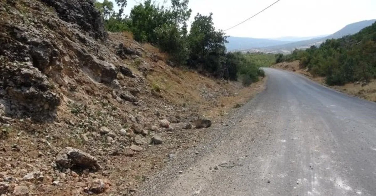 bingol de kalles saldiri yola dosenen eyp patladi 2 isci hayatini kaybetti son dakika yasam haberleri