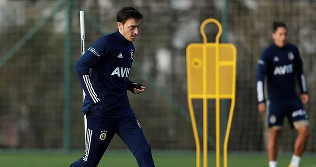 Fenerbahçe'de Mesut Özil sevinci! Takımla çalışmalara başladı...