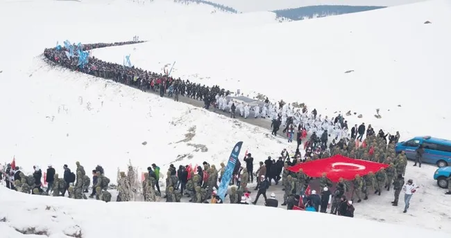 Sarıkamış şehitleri eksi 10 derecede anıldı