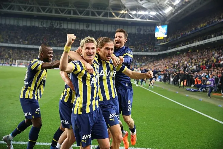 Son dakika haberleri: Süper Lig’de transfer savaşı! Fenerbahçe ve Galatasaray’dan Beşiktaş’ın yıldızına kanca...