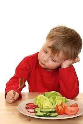 Yemek yemeyi reddeden çocuğa yenik düşmeyin