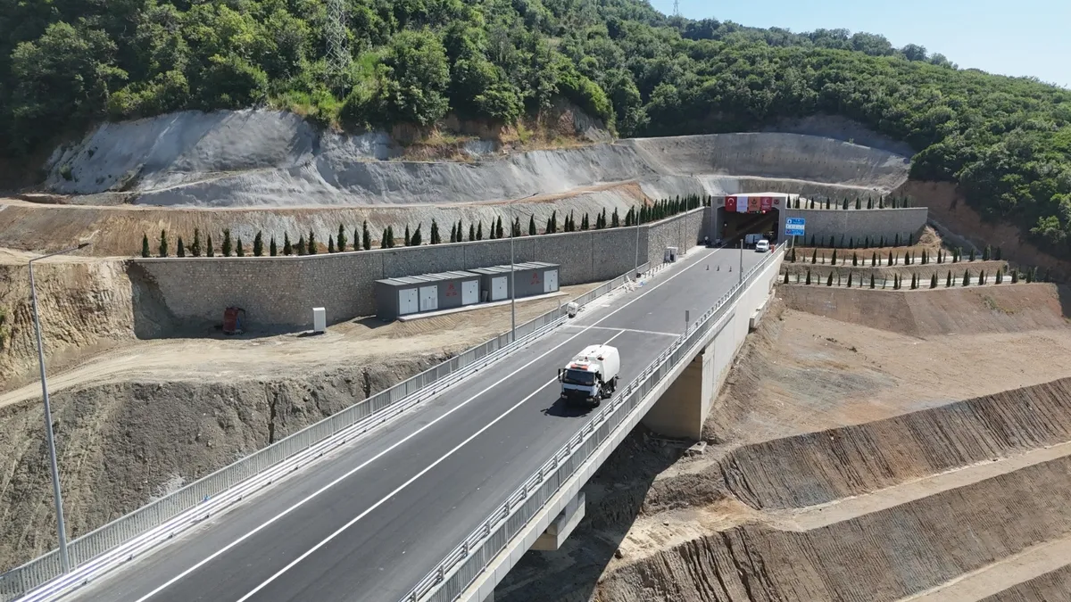 Yalova-Armutlu Yolu'nun hizmete açılacağına dair görsel