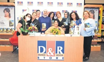 Yeni kitabını imzaladı