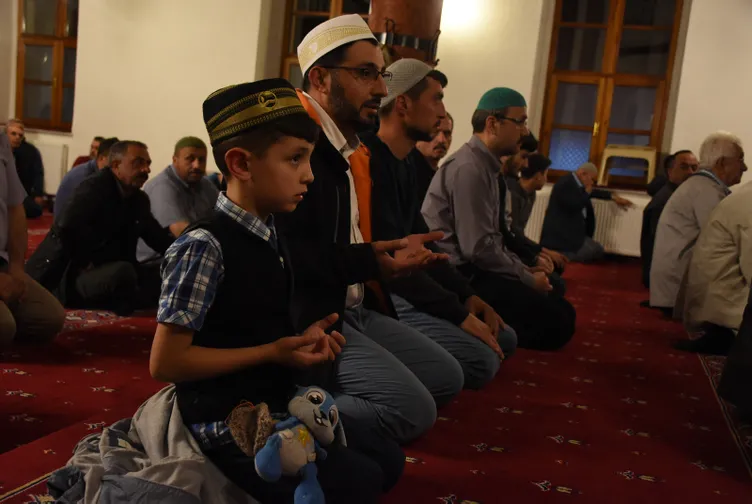 Ramazan ayının ilk teravih namazı kılındı