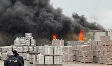 Balıkesir’de yapı malzemeleri deposunda çıkan yangın söndürüldü