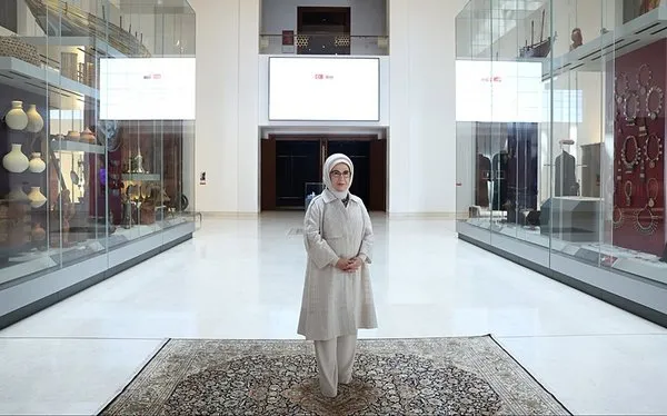 emine-erdogan-ummandaki-ulusal-muzeyi-ziyaret-etti-1761217486146.jpg