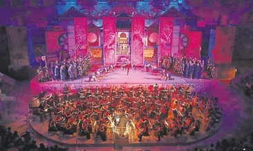 Aspendos’ta perde açılıyor