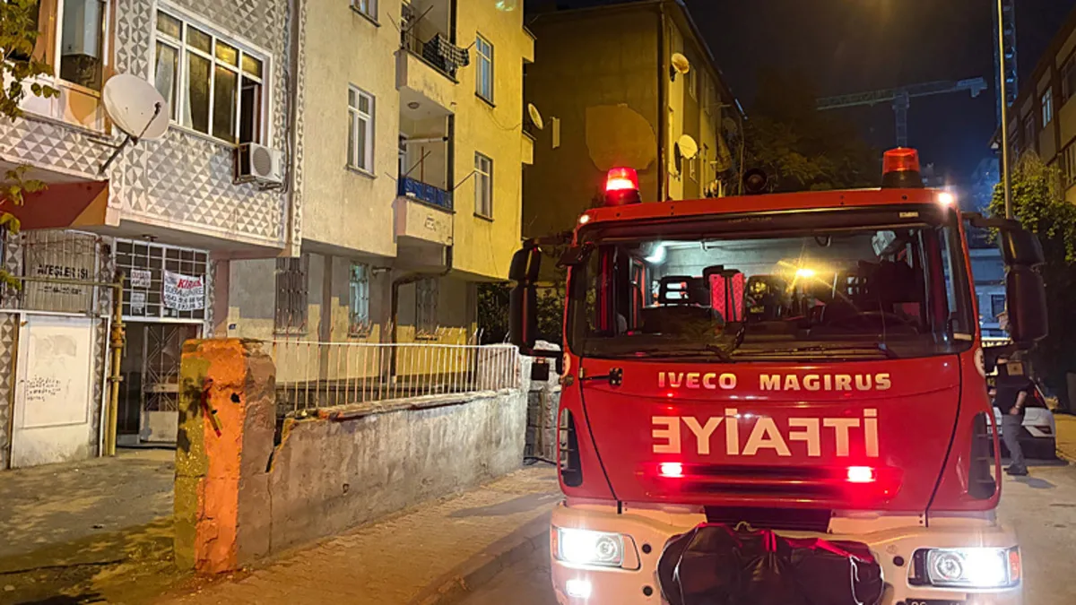 Kayseri’de 4 katlı binada korkutan yangın! 3 kişi dumandan etkilendi Kayseri’de 4 katlı binada korkutan yangın! 3 kişi dumandan etkilendi