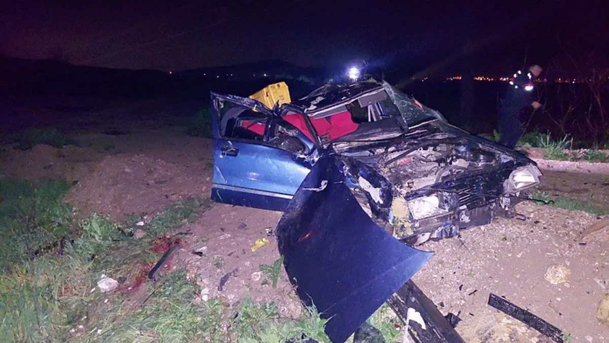 Manisa’da otomobil şarampole devrildi: 1 ölü, 1 yaralı Manisa’da otomobil şarampole devrildi: 1 ölü, 1 yaralı