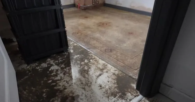 Beylikdüzü’nde sağanak nedeniyle 2 daireyi su bastı