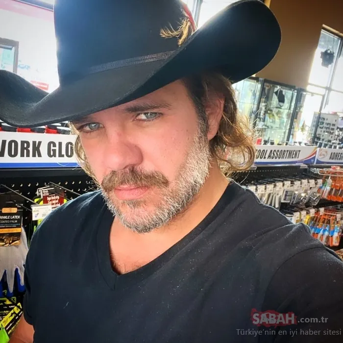 Minik kızının doğduğunu sosyal medyadan böyle duyurdu! Yaprak Dökümü’nün Oğuzu Tolga Karel beşinci kez baba oldu!