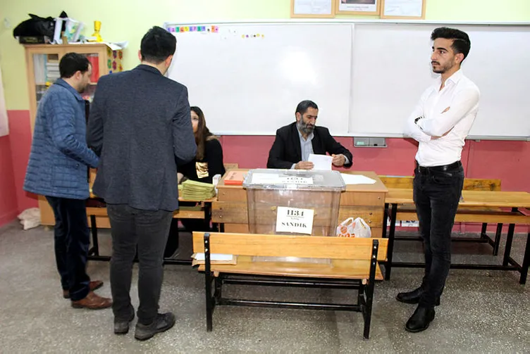 Türkiye sandık başında! 57 milyon seçmen tercihini yapıyor