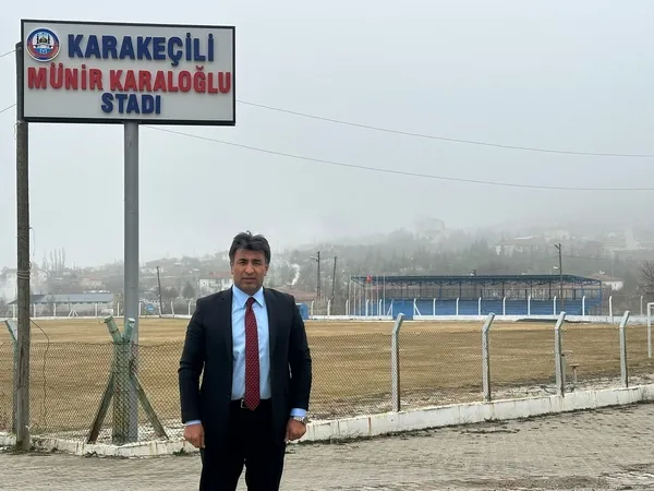 karakecilide-munir-karaloglu-spor-sahasi-yenilendi-eski-kaymakama-vefa-ornegi-1736789749577.jpg