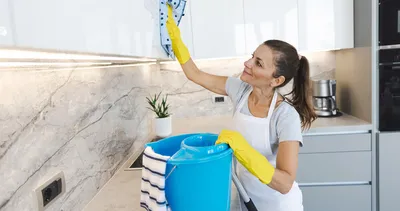 Mutfak Dolabı Temizliğinde Yeni Dönem: Bir Kez Silin, Aylarca Temiz Kalsın!