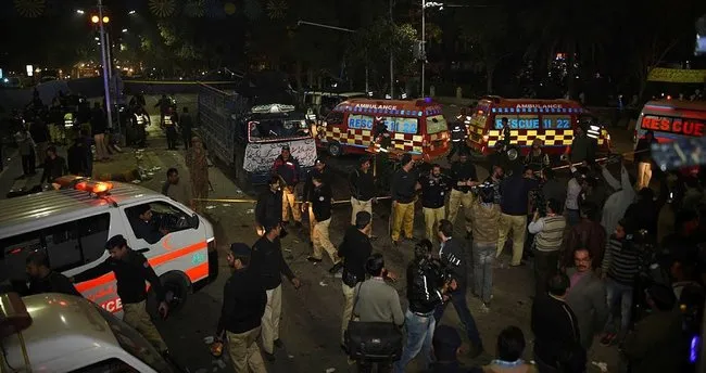 Pakistan’da bombalı saldırı: 10 ölü, 70 yaralı!