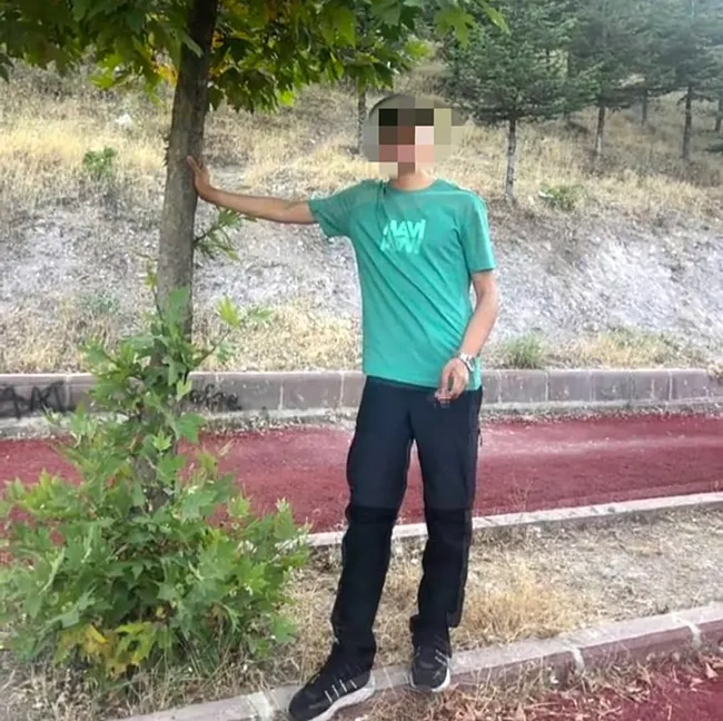 son-dakika-ankarada-fatih-acaciyi-bicaklayarak-katletmisti-15-yasindaki-cani-hakkinda-karar-1757592684880.jpeg SON DAKİKA... Ankara'da Fatih Acacı'yı bıçaklayarak katletmişti: 15 yaşındaki cani hakkında karar!