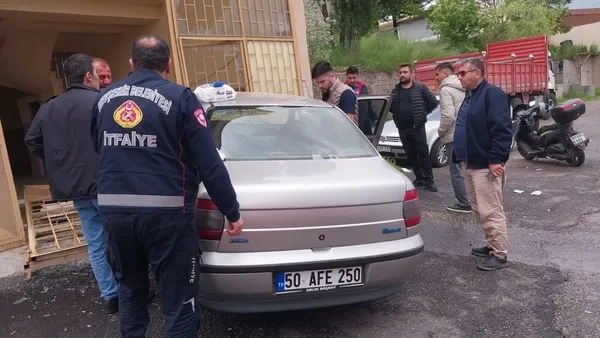 direksiyon-basinda-bayildi-otomobil-dukkana-daldi-1780059080527.jpg