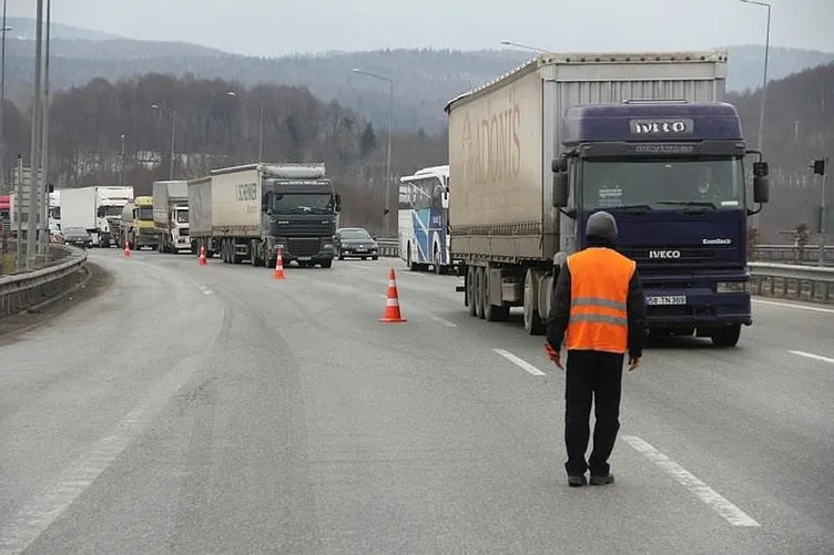 Bolu Dağı Tüneli’ndeki kaza İstanbul yönünü trafiğe kilitledi