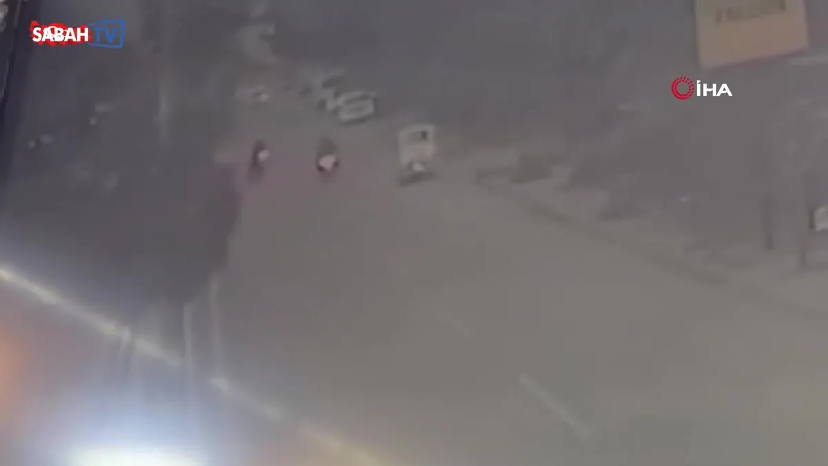 Adana’daki feci kaza: Güvenlik kamerası görüntüleri ortaya çıktı | Video videosunu izle Adana’daki feci kaza: Güvenlik kamerası görüntüleri ortaya çıktı | Video videosunu izle