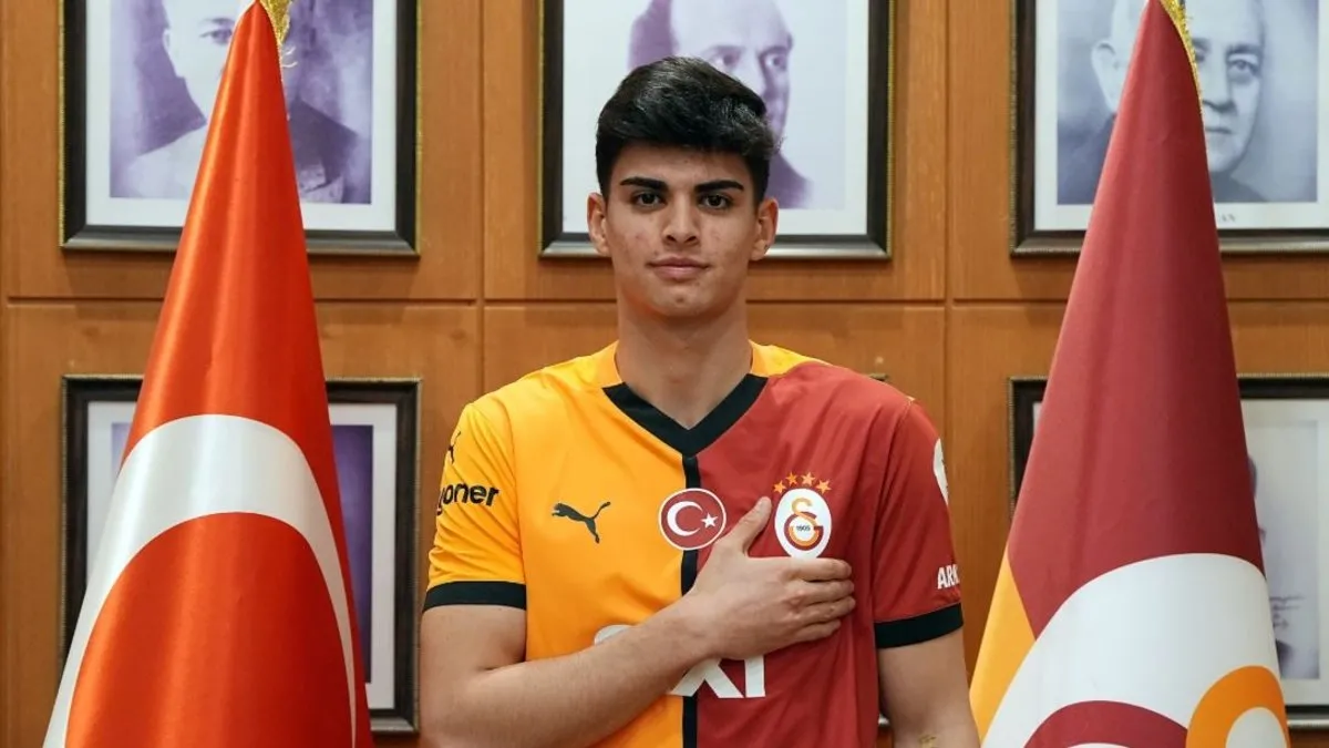 Galatasaray genç stoperi duyurdu...                    </div>

                    <div class=