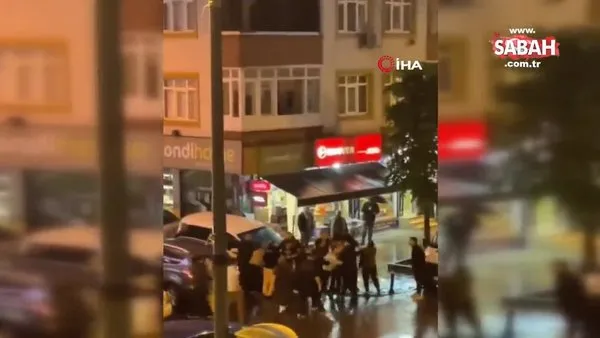 Esenler'de cadde ortasında tekme tokat kavga kamerada: 1 yaralı | Video