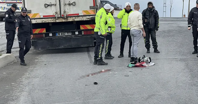 Motokurye kamyonun altında can verdi!