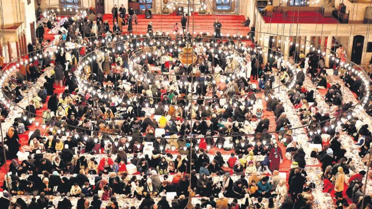3 bin çocuk Süleymaniye’deki iftarda buluştu