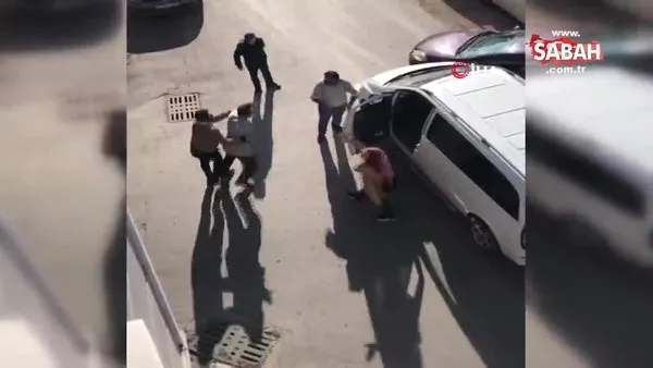 Kazada kızı korkan baba, diğer sürücünün üstüne yürüdü | Video