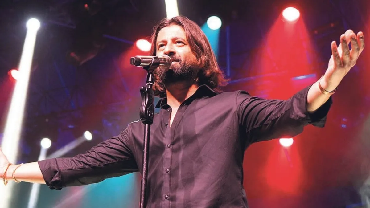 Koray Avcı’dan Bostancı’da 3.5 saatlik müzik şöleni Koray Avcı’dan Bostancı’da 3.5 saatlik müzik şöleni