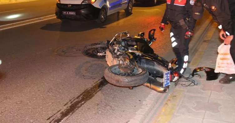 İzmit’te otomobil ile çarpışan motosikletli polis yaralandı