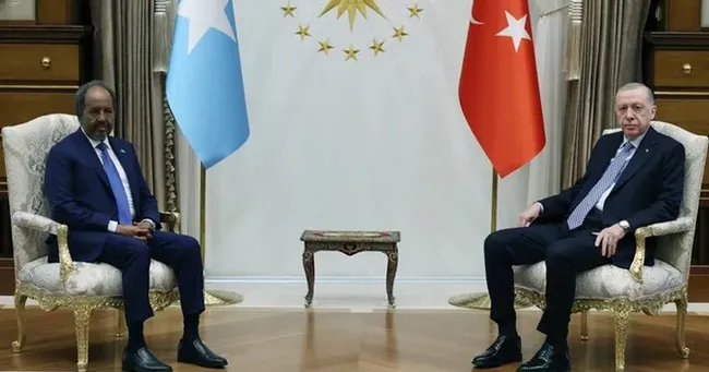 baskan-erdogan-somali-cumhurbaskani-mahmud-ile-gorustu-1743089821238.jpg
