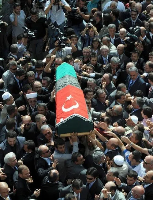 Son Osmanlı uğurlandı