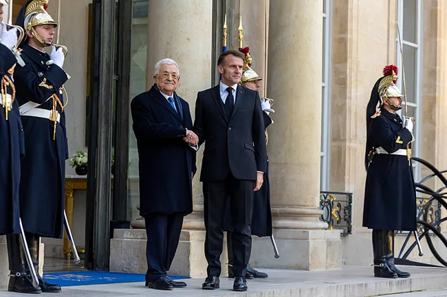 macron-ve-filistin-devlet-baskani-abbas-bir-araya-geldi-1762896041155.jpeg Macron ve Filistin Devlet Başkanı Abbas bir araya geldi!