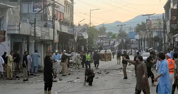 Pakistan’da kanlı saldırı: Karakol önündeki patlamada 14 kişi yaşamını yitirdi