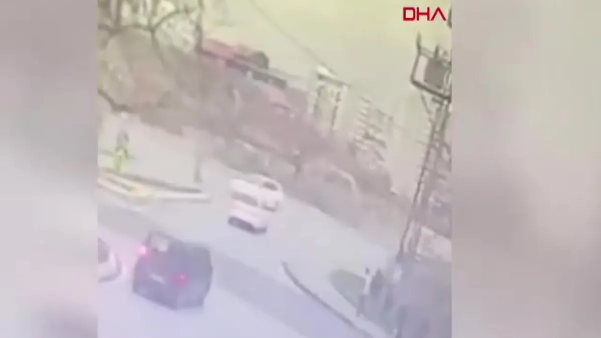 SON DAKİKA | Esenyurt’ta servis aracı şarampole yuvarlandı! 4 ölü, 7 yaralı videosunu izle SON DAKİKA | Esenyurt’ta servis aracı şarampole yuvarlandı! 4 ölü, 7 yaralı videosunu izle