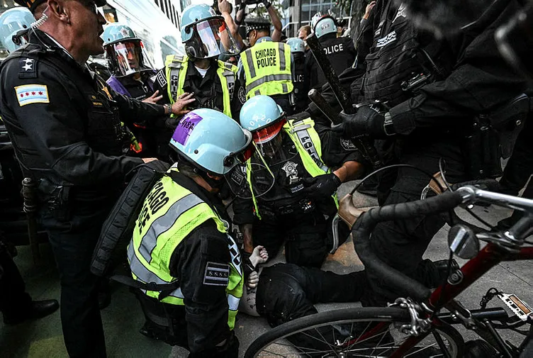 Evrensel değer yok: Batı menfaatleri var! İsrail’e silah serbest, Filistin’e slogan yasak