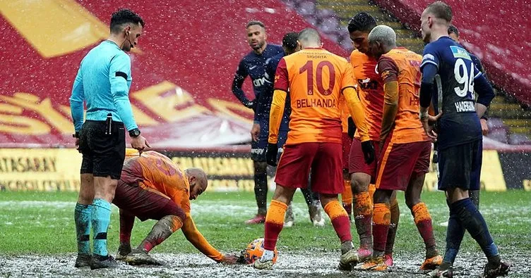 Galatasaray’da kötü zemin ayrılık getirdi!