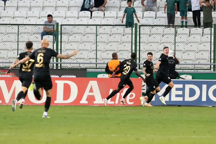 rizespor-geriden-geldi-3-puani-kapti-konyaspor-son-dakikada-yikildi-1694881052273.jpg