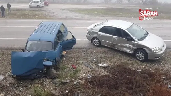 Karabük'te iki otomobil çarpıştı: 3 yaralı | Video