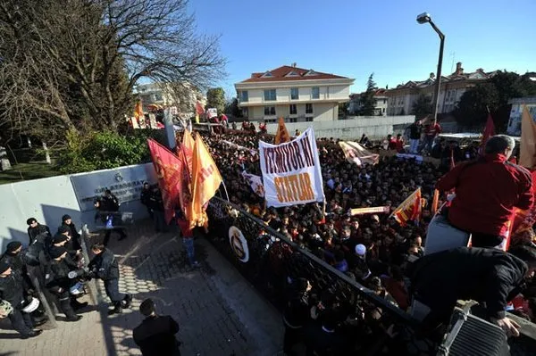 Florya'da binlerce G.Saraylı beklemede
